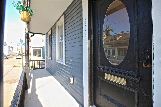 668 Thames Street 2, Newport, RI 02840