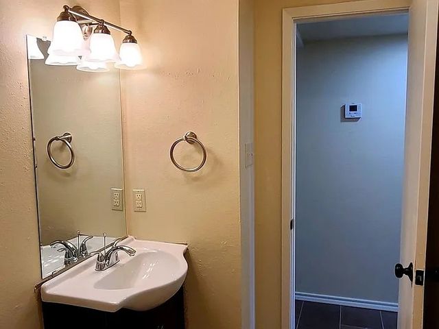 436 SW Thomas Street A, Burleson, TX 76028