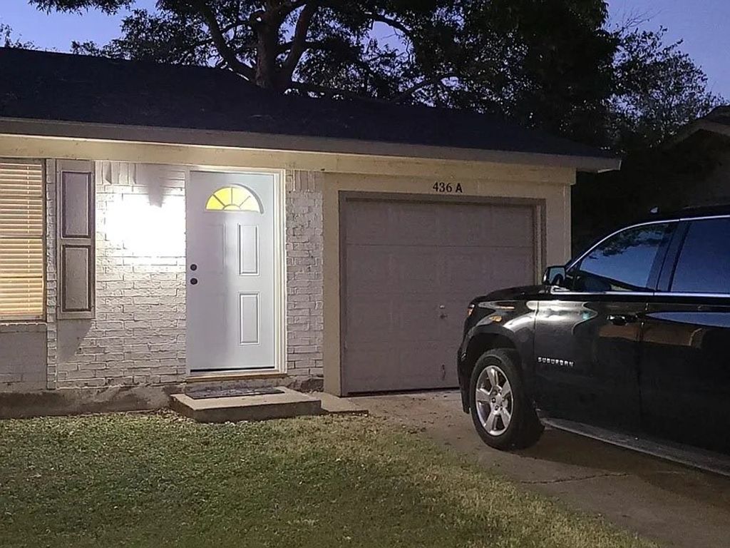 436 SW Thomas Street A, Burleson, TX 76028