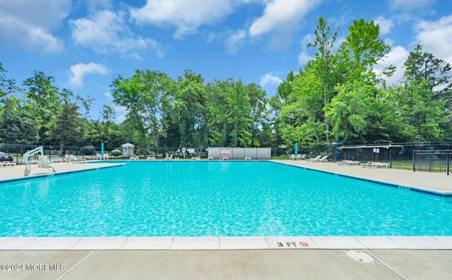 724 Monmouth Road 40, Cream Ridge, NJ 08514