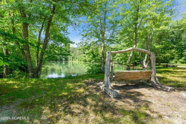 724 Monmouth Road 40, Cream Ridge, NJ 08514