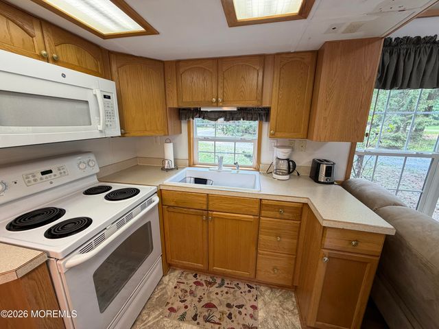 724 Monmouth Road 40, Cream Ridge, NJ 08514