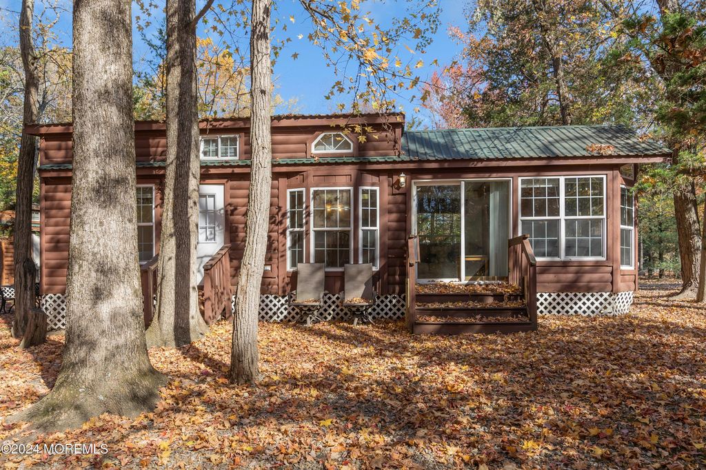 724 Monmouth Road 40, Cream Ridge, NJ 08514