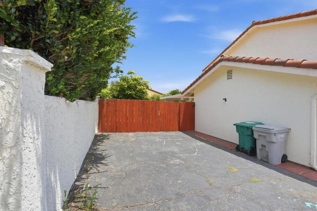 1839 Galveston St, San Diego, CA 92110
