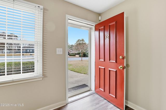 32 Scott Street, Greenville, NC 27858