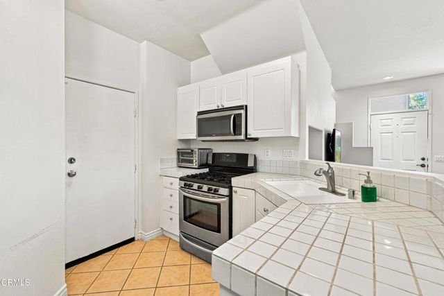 26951 Hillsborough Parkway 47, Valencia, CA 91354