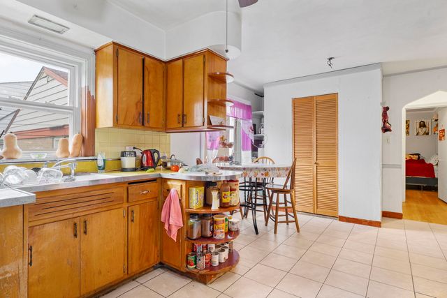 7944 S Trumbull Avenue, Chicago, IL 60652