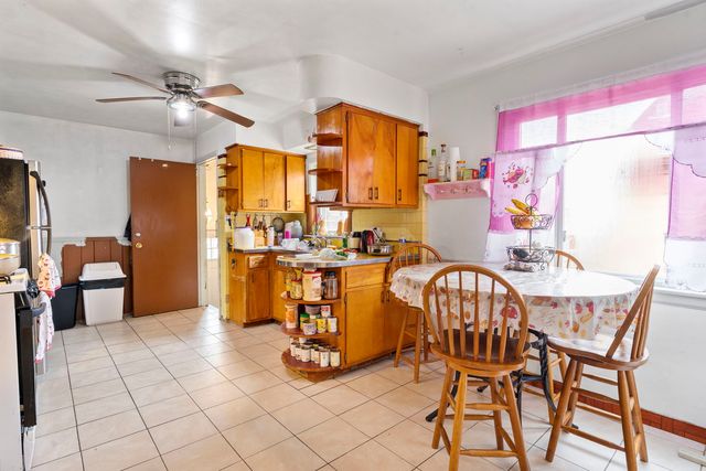 7944 S Trumbull Avenue, Chicago, IL 60652