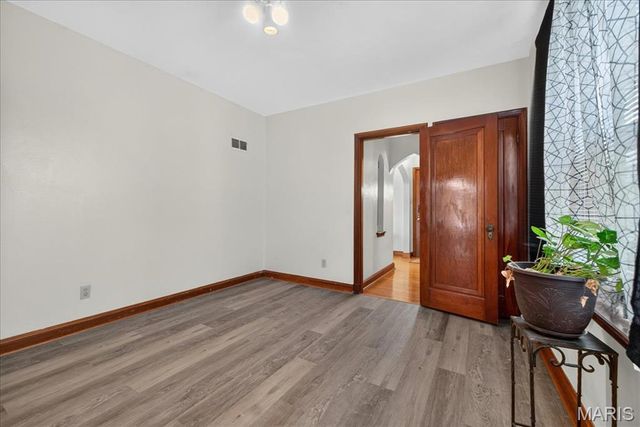 5622 Pernod Avenue, St Louis, MO 63139