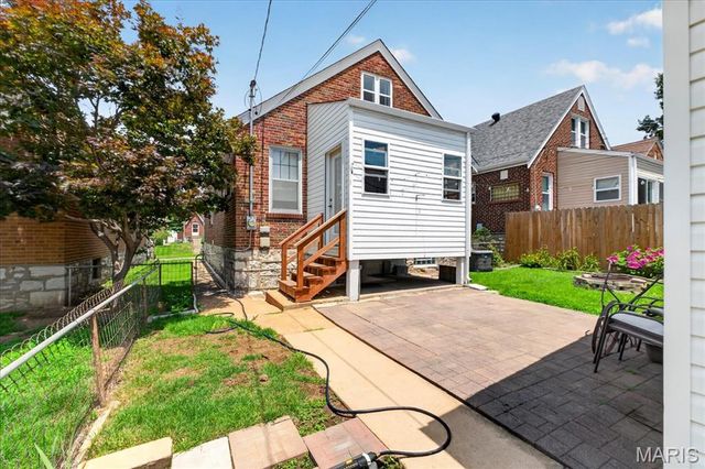 5622 Pernod Avenue, St Louis, MO 63139