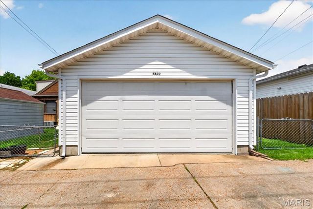 5622 Pernod Avenue, St Louis, MO 63139