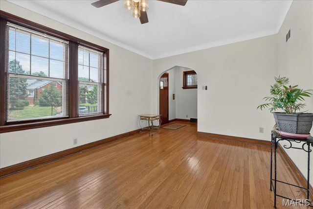 5622 Pernod Avenue, St Louis, MO 63139