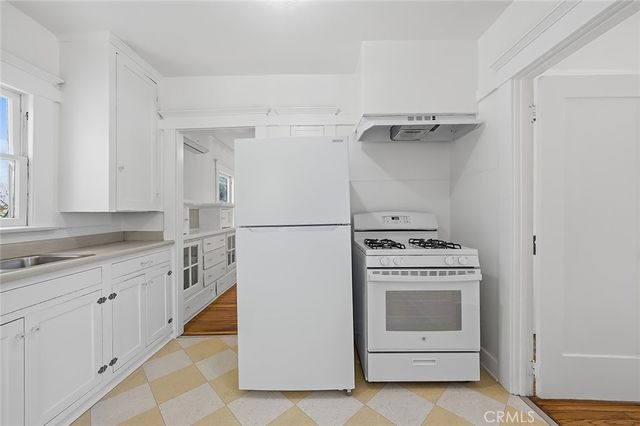 3322 Hamilton Way, Los Angeles, CA 90026