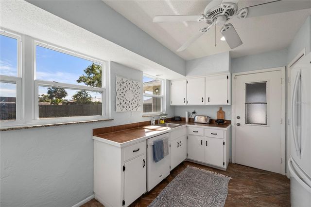 915 FAIRFAX TERRACE NW, Port Charlotte, FL 33948