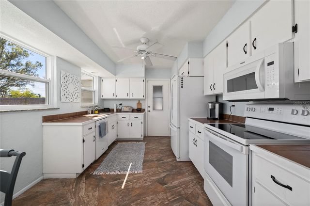 915 FAIRFAX TERRACE NW, Port Charlotte, FL 33948