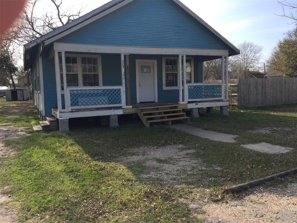 310 Foerster, El Campo, TX 77437