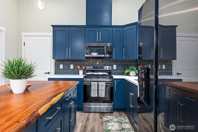 17624 Valley Lane SE, Yelm, WA 98597