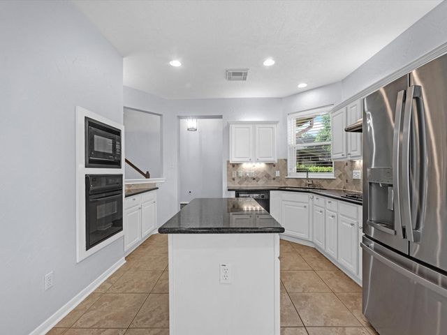 36 Grants Lake Circle, Sugar Land, TX 77479