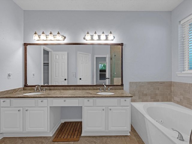 36 Grants Lake Circle, Sugar Land, TX 77479