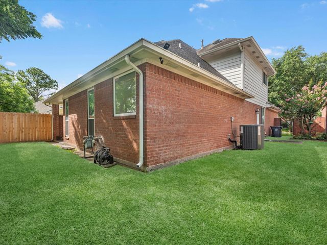 36 Grants Lake Circle, Sugar Land, TX 77479
