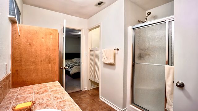 123 Forest Oaks Drive, Gun Barrel City, TX 75156