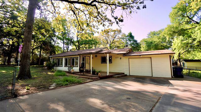 123 Forest Oaks Drive, Gun Barrel City, TX 75156