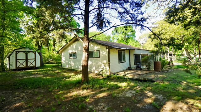 123 Forest Oaks Drive, Gun Barrel City, TX 75156