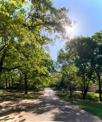 123 Forest Oaks Drive, Gun Barrel City, TX 75156