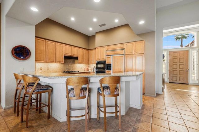 428 Tomahawk Drive, Palm Desert, CA 92211