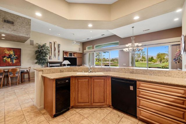 428 Tomahawk Drive, Palm Desert, CA 92211