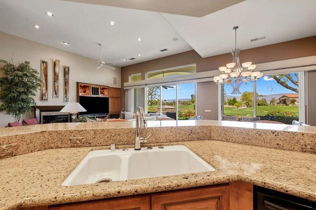 428 Tomahawk Drive, Palm Desert, CA 92211