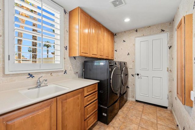 428 Tomahawk Drive, Palm Desert, CA 92211