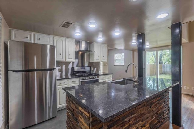 3901 Knollwood DR B, Austin, TX 78731