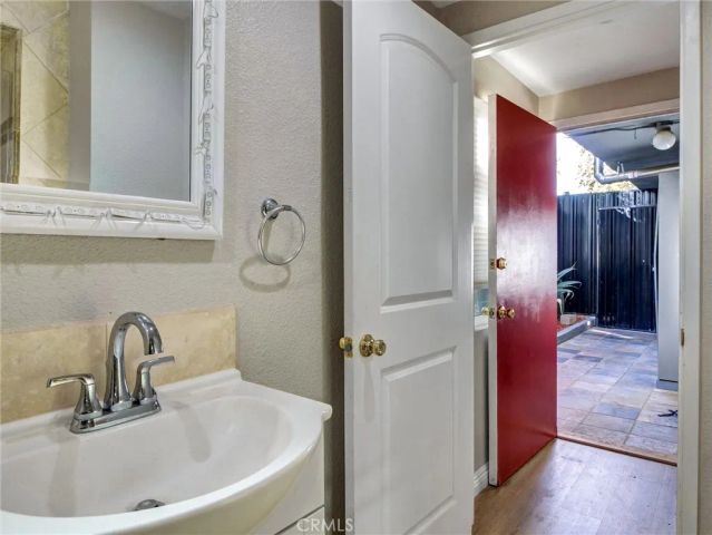 985 Dexter Street, Los Angeles, CA 90042