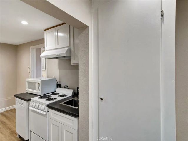 985 Dexter Street, Los Angeles, CA 90042