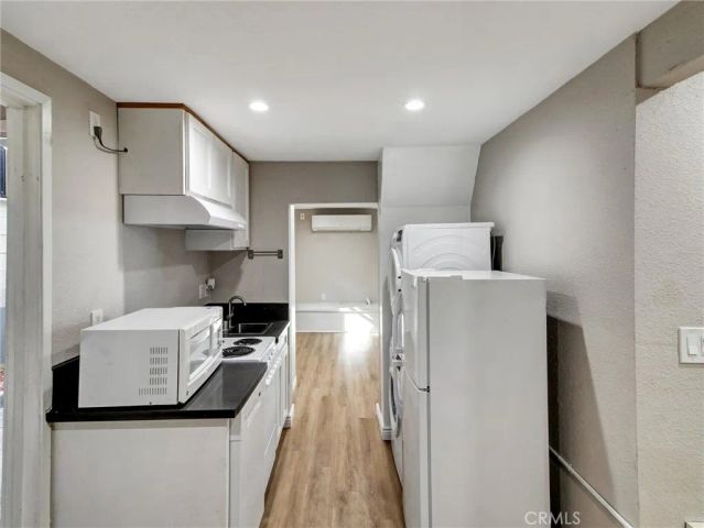 985 Dexter Street, Los Angeles, CA 90042