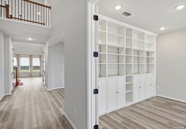10051 Mulhouse Dr, Schertz, TX 78154