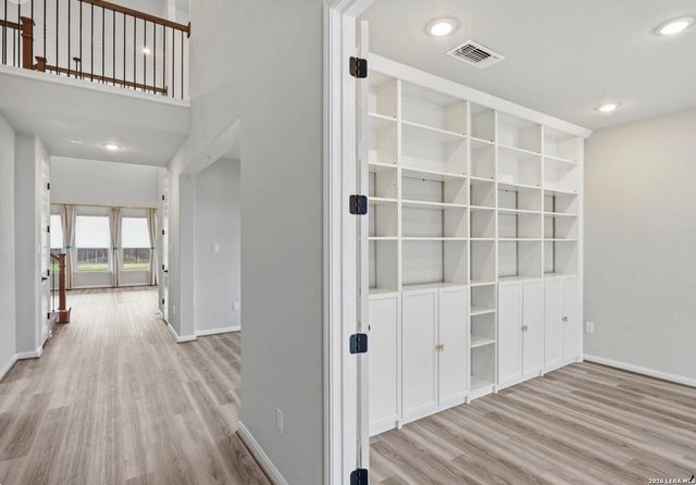 10051 Mulhouse Dr, Schertz, TX 78154