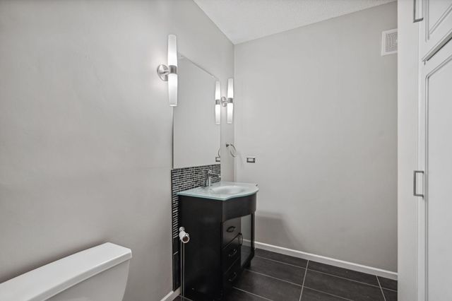 675 N 1st Street 407, Minneapolis, MN 55401