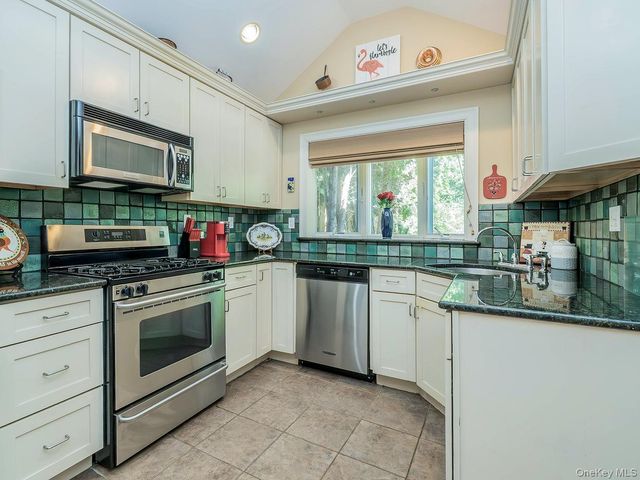 41 High Street, Locust Valley, NY 11560