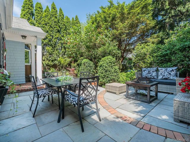 41 High Street, Locust Valley, NY 11560
