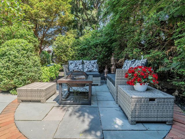 41 High Street, Locust Valley, NY 11560