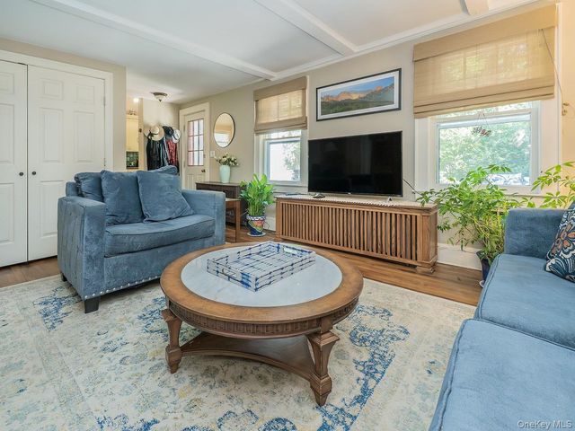 41 High Street, Locust Valley, NY 11560