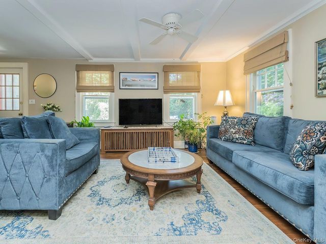 41 High Street, Locust Valley, NY 11560