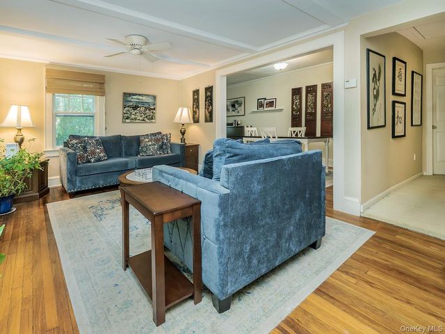 41 High Street, Locust Valley, NY 11560
