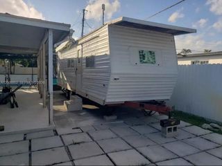 1085 NW 185th Ter RV, Miami Gardens, FL 33169