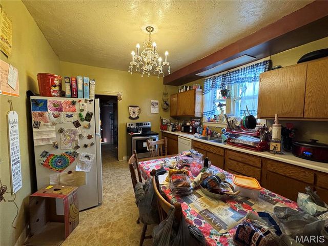 806 E 1st Street, Salem, MO 65560