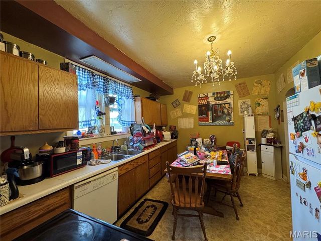 806 E 1st Street, Salem, MO 65560