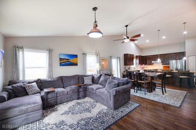 308 Fieldstone Drive, Woodstock, IL 60098