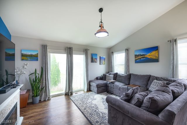 308 Fieldstone Drive, Woodstock, IL 60098